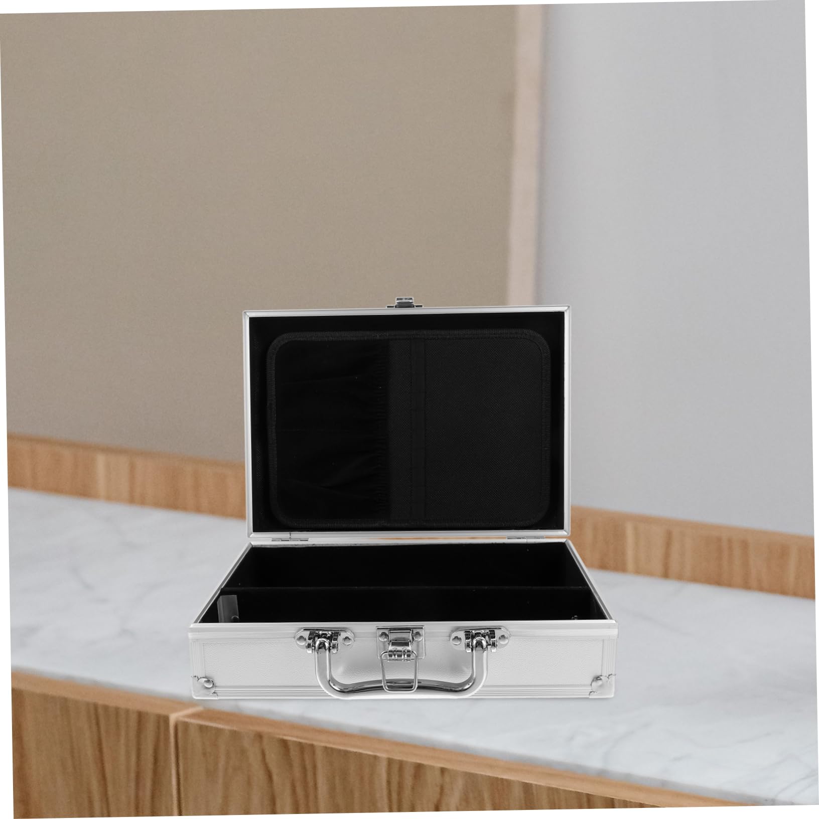 Cassetta Utensili Valigia in Lega di Alluminio Argento per Viaggio e Lavoro | Scatola di Conservazione Multifunzionale, Protezione Sicura, Design Versatile, Compatta e Portatile