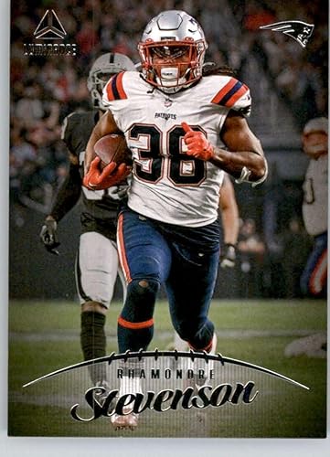 2023 Panini Luminance #65 Rhamondre Stevenson New England Patriots Official NFL Football Card in Raw (NM or Better) Condition disponible en Yaxa Peru