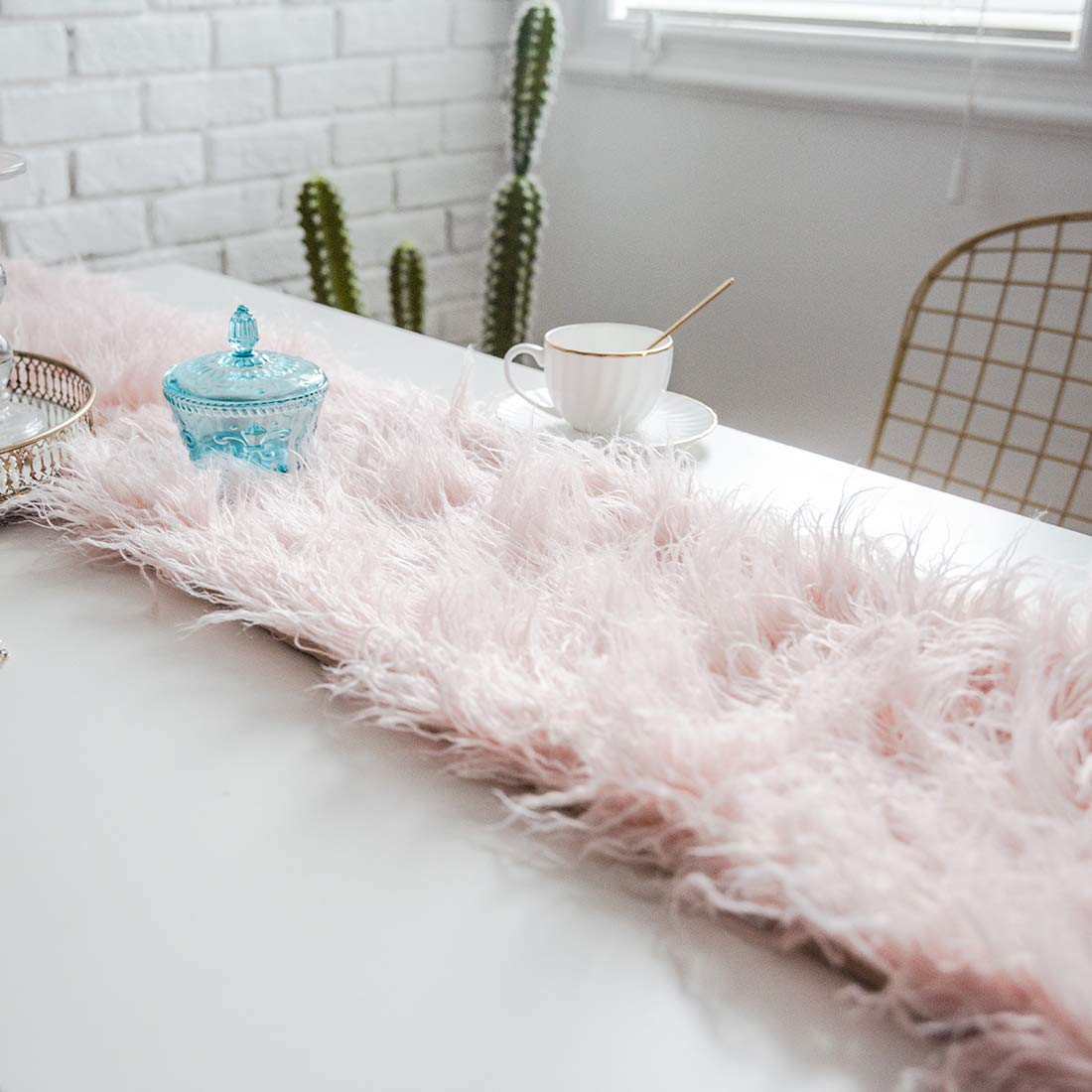 Chemin de table moderne en fausse fourrure à poils longs ultra doux en peluche à poils longs pour maison, cuisine, fête, mariage (rose, 30,5 x 221 cm)