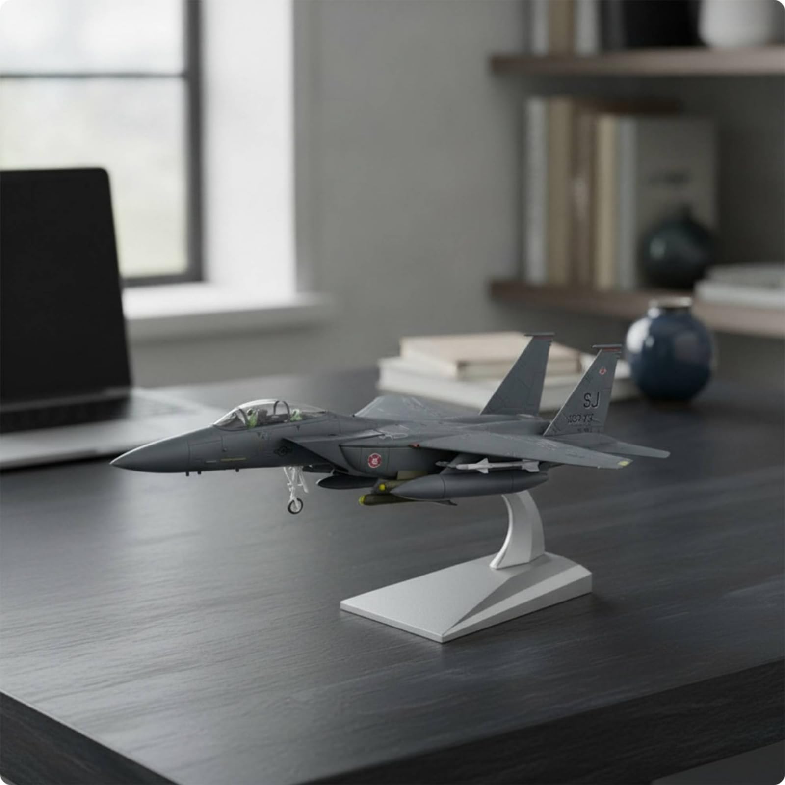 Modello di Caccia con Supporto Statico Modello di Aereo con Supporto Realistico Aereo da Caccia in Miniatura per Vetrina, 1/100 F-15E 0473