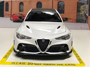 Amazon | Burago 1/18 ALFA ROMEO GIULIA GTAm 2020 Bianco
