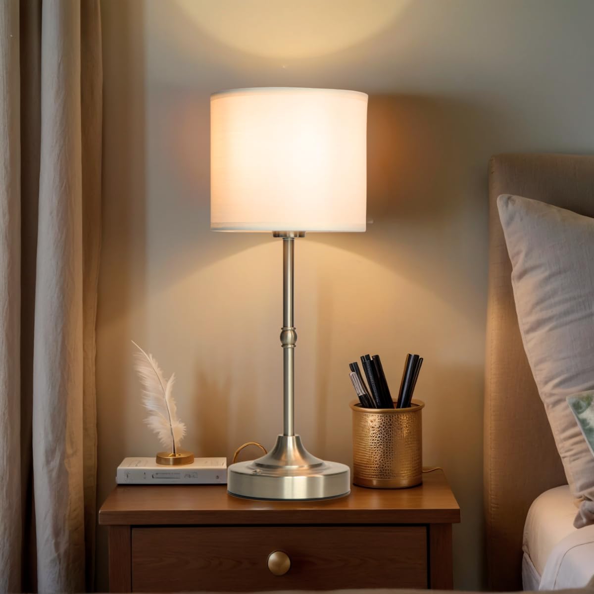 Lámpara de mesa recargable, lámparas táctiles inalámbricas, luz de escritorio portátil con brillo regulable continuo y pantalla de tela para mesita de noche, sala de estar (plata, recta)