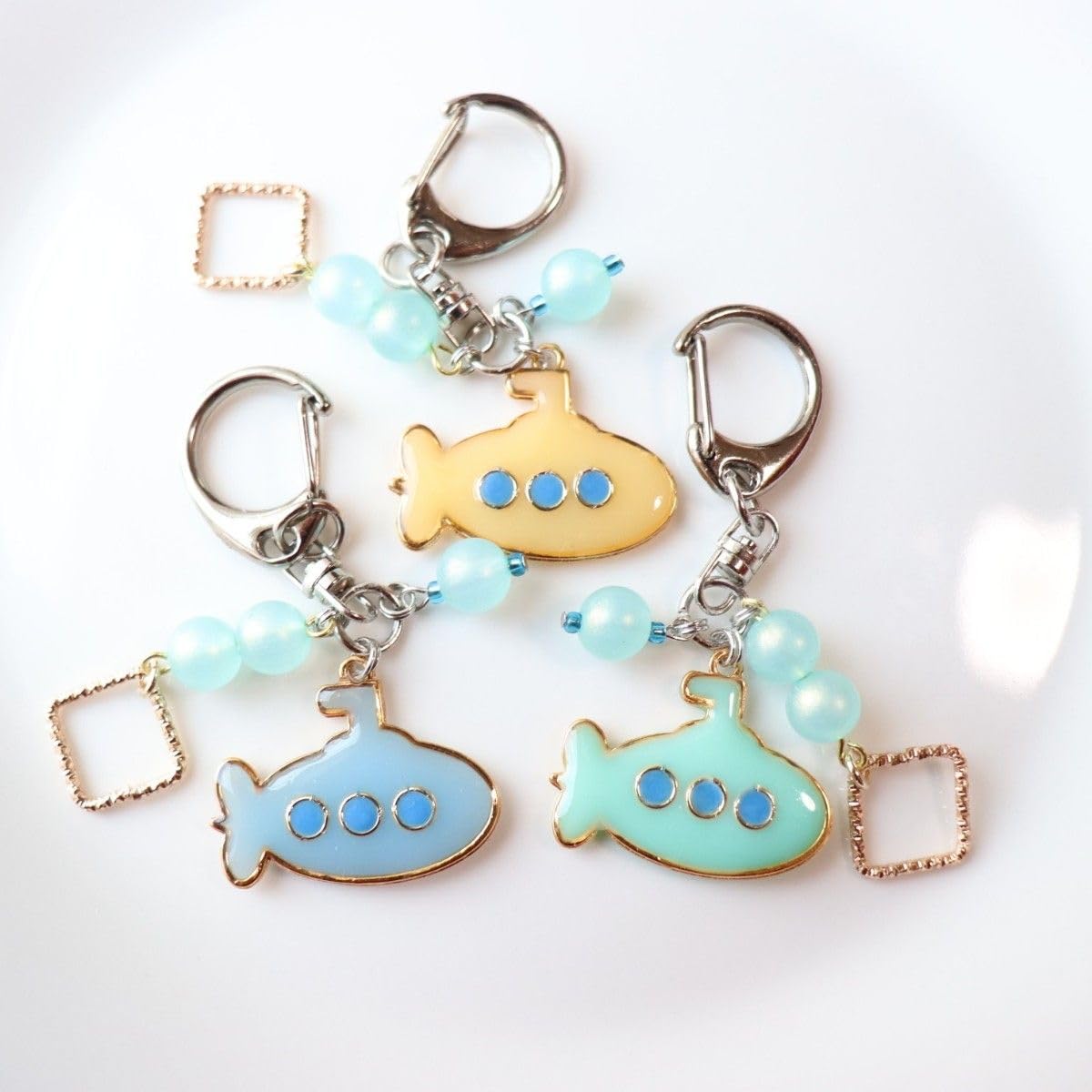 Amazon.co.jp: 3点限定潜水艦 レジン キーホルダー ブルー系 男の子も Amazon.co.jp: 3点限定潜水艦 レジン キーホルダー ブルー系 男の子も