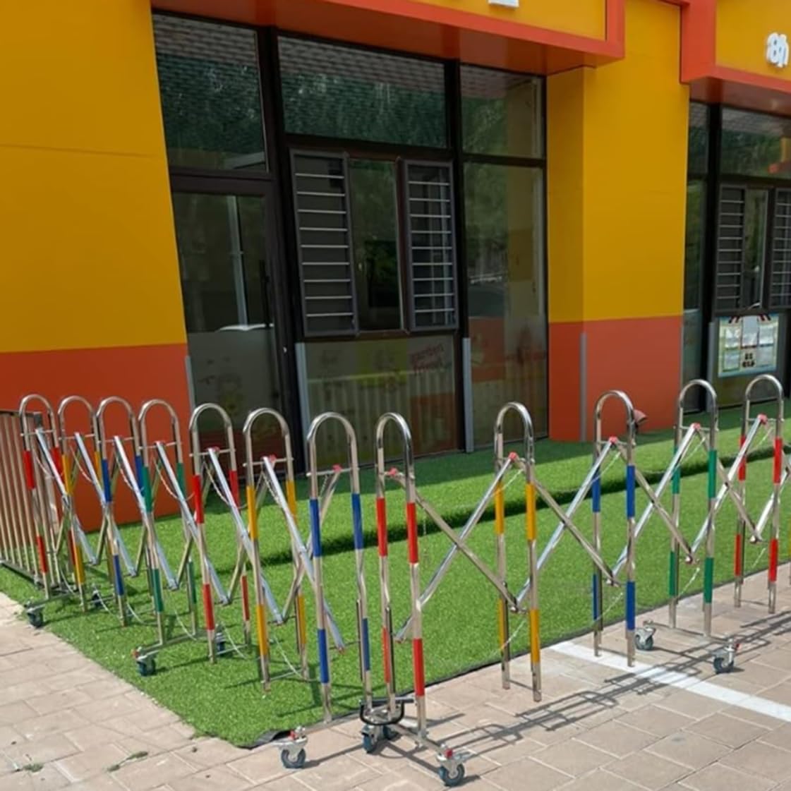 Puerta de seguridad plegable de metal, barricada de tráfico con ruedas, valla retráctil de acero inoxidable, puerta de barrera de seguridad móvil, barrera de estacionamiento expandible, para garaje al