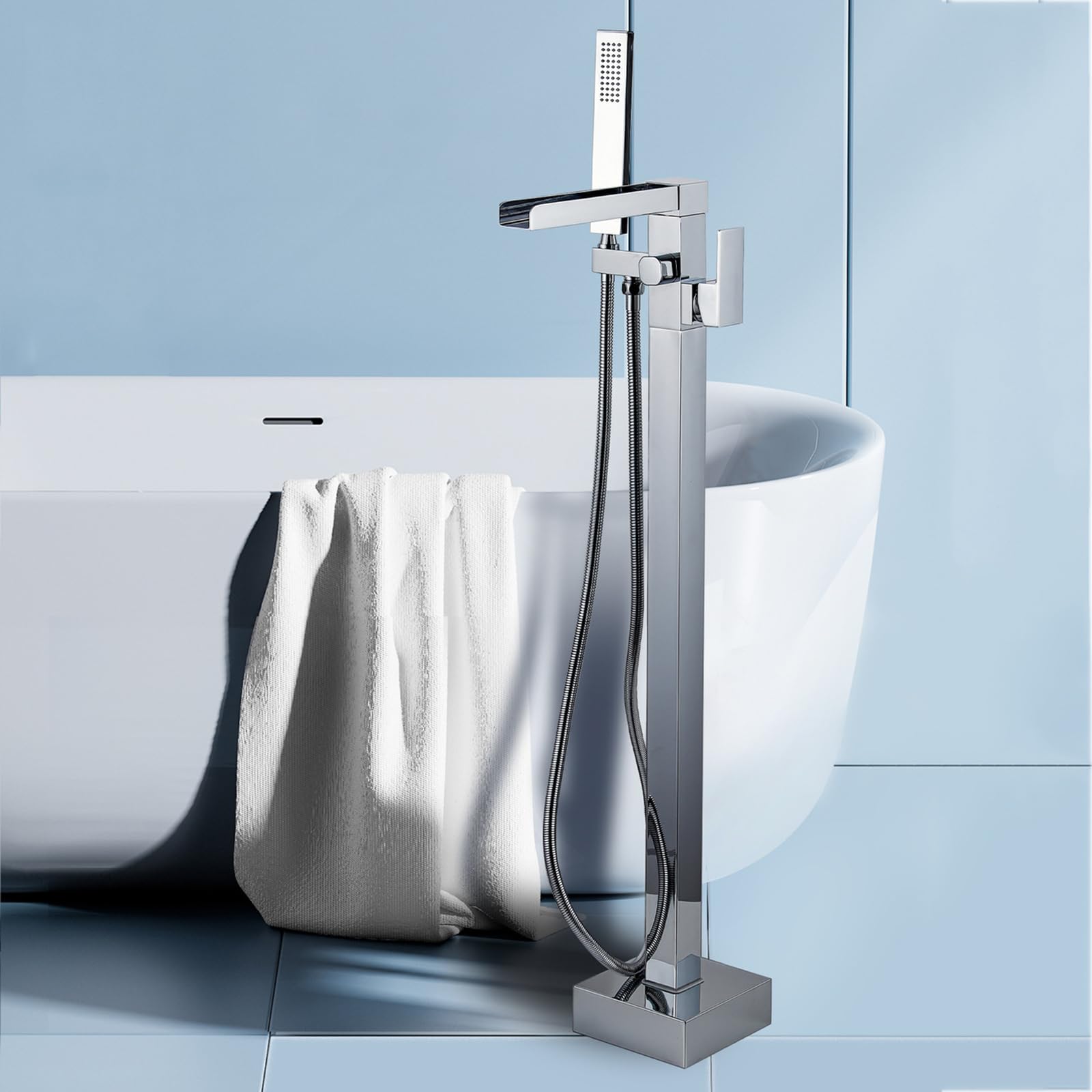 Robinet de baignoire îlot cascade pour un bain relaxant comme au spa