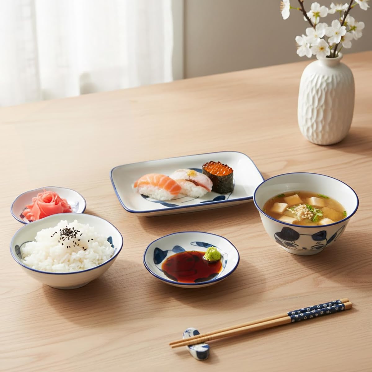 Japoński serwis obiadowy dla kotów z różnymi miskami, talerzami i pałeczkami | ręcznie malowany ze słodką dekoracją kota | 6-częściowy | zestaw do sushi