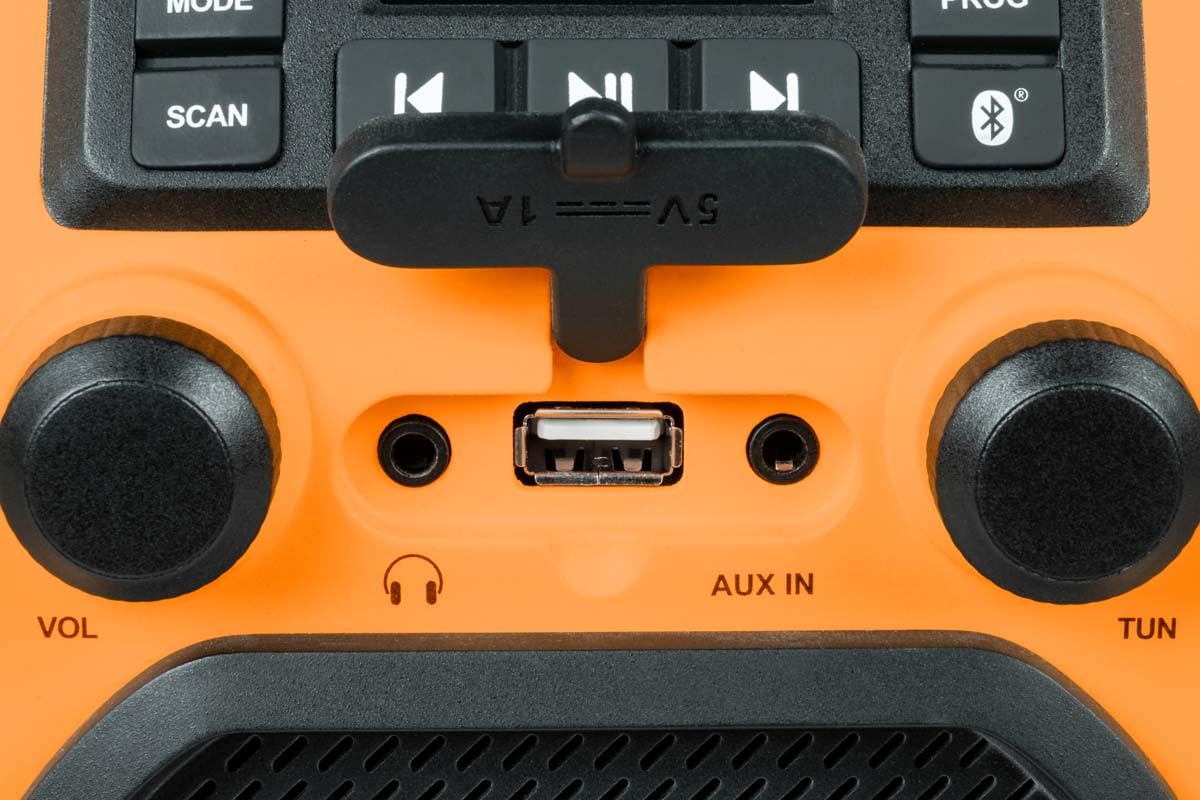 Thomson WKR60BT - Radio de Obra con Bluetooth, Radio FM PLL, AUX-IN, Toma Auricular, USB Reproductor, 30W Musicales, IPX54, alimentación 230V Cable ó 4 Pilas LR14 (no Incluidas)