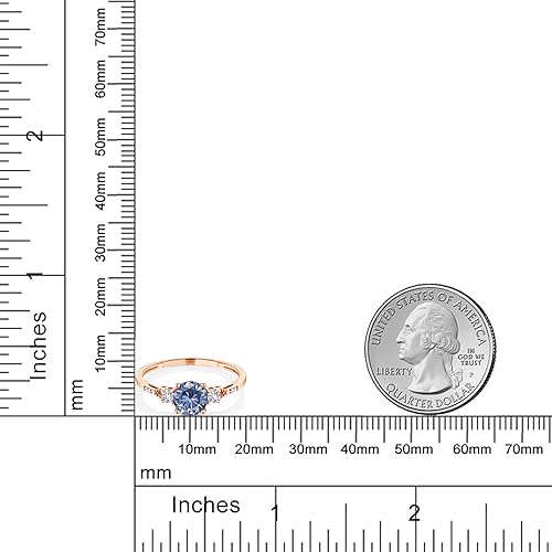 Miniatura 4 de Gem Stone King Anillo de compromiso de 3 piedras preciosas redondas de oro rosa de 10 quilates, 0.236 in, piedra natal, zafiro blanco y diamante