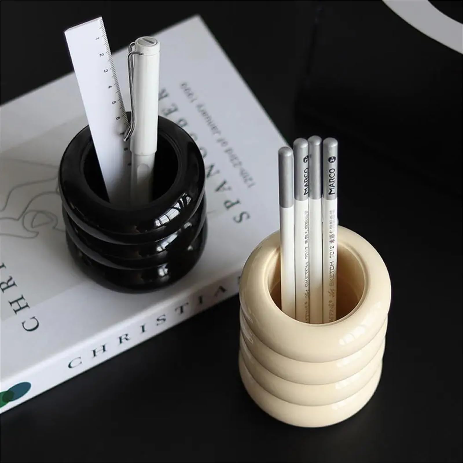 Stiftehalter Creative Hollow Stars Pen Pencil Pot Holder Brush Storage Container Desk Organizer Plastic Stationery Office Supplies Schreibtisch Organizer Stifte(Khaki B)