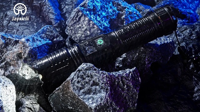 Torcia LED Ricaricabile 500000 Lumen - Professionale Con Display LCD E 5 Modalità - Foto 8