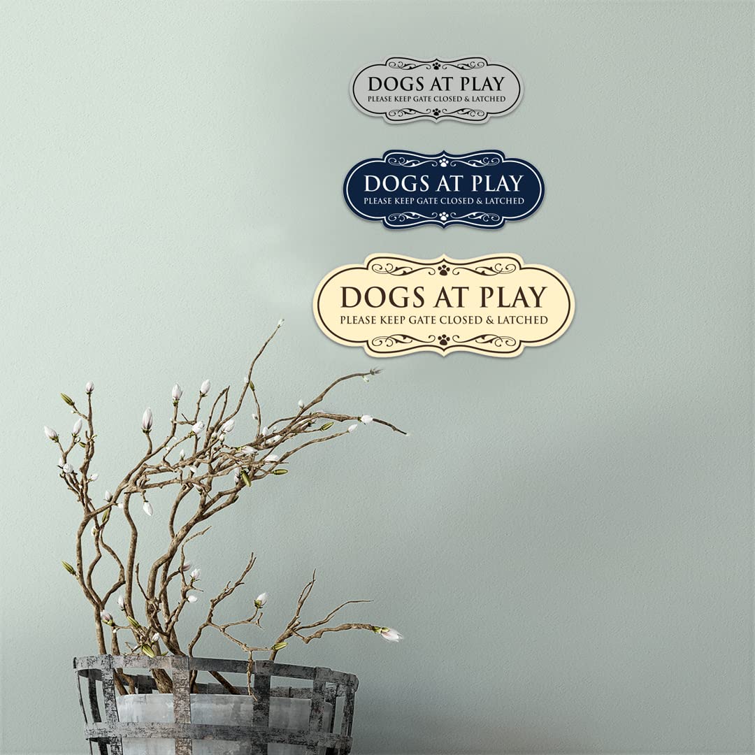 Designer Paws, Dogs at Play Please Keep Gate Closed & LATCHED (Negro) - Talla M