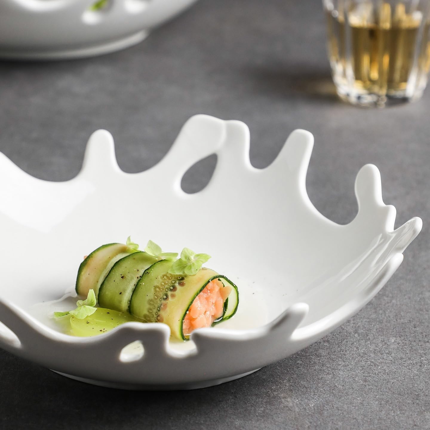 モダンな大型ディナープレート 9インチ セラミック コーラルホワイト 特殊形状 前菜 フルーツ サラダボウル 西洋ホテル食器 大皿