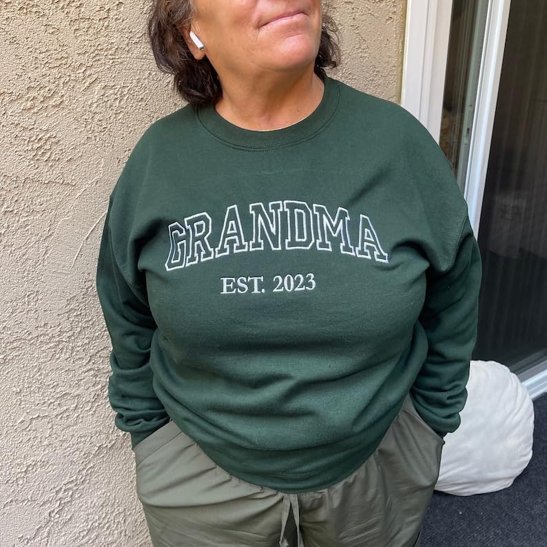 Love Signal Personalized Embroidered Grandma Crewneck Sweatshirt, Mothers Day Shirts, Mama Sweatshirt with Kids Name4