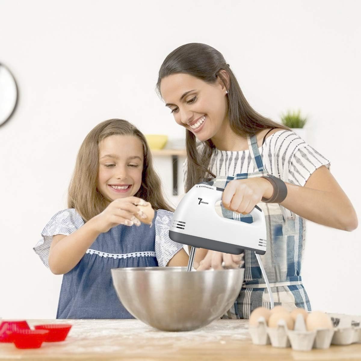 Hand Mixer Electric, 7-Speeds Lightweight Powerful Hand-Held Electric Mixer, Portable Kitchen Mixer Stainless Steel Egg Whisk with Egg White Separator, Egg Sticks and Dough Sticks for Baking, Cakes
