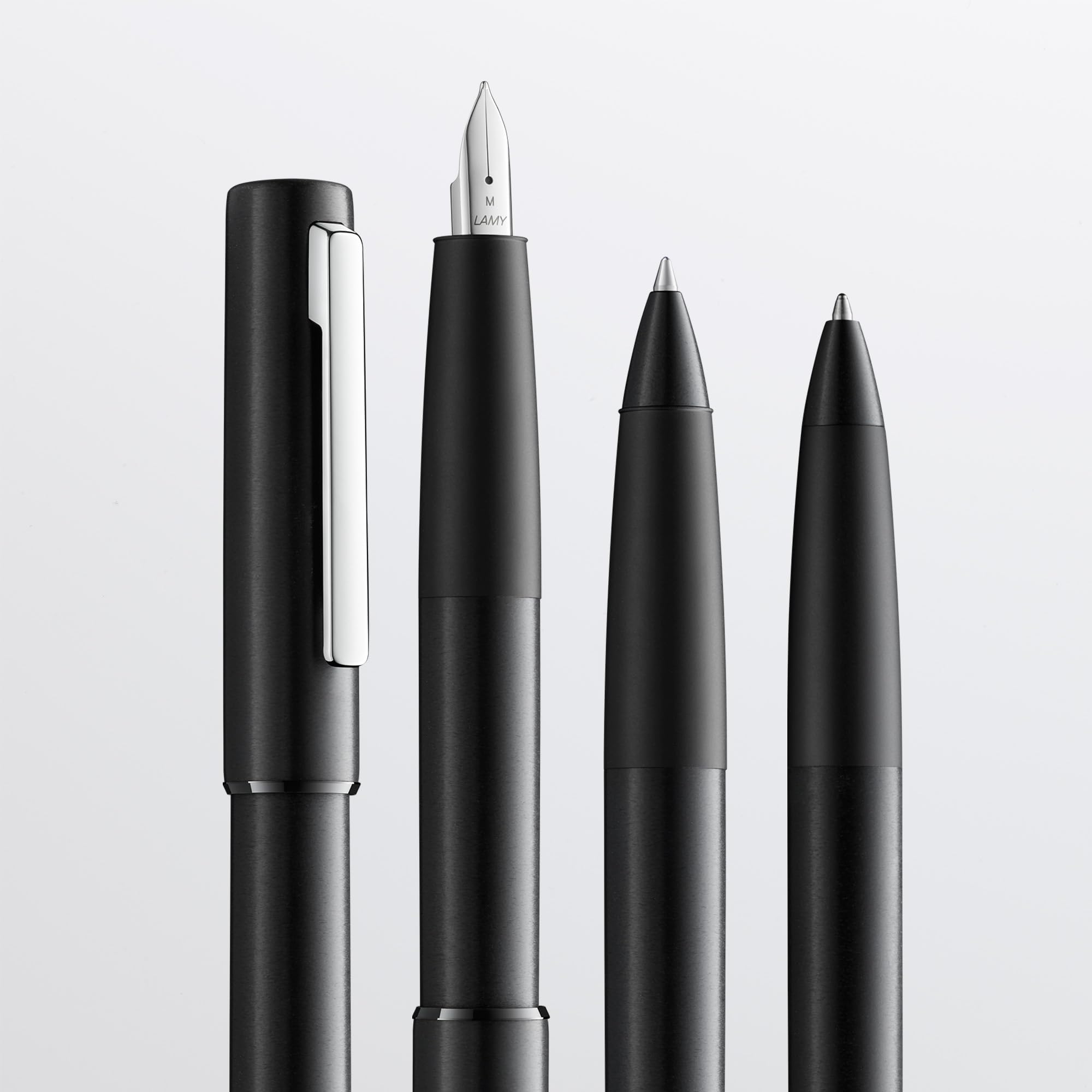 LAMY aion black Füller – moderner Füllhalter im eloxierten, leichten & nahtlosen Aluminium-Gehäuse – mit Edelstahl-Clip & Stahlfeder in Strichbreite EF – inkl. Tintenpatrone LAMY T 10 blau