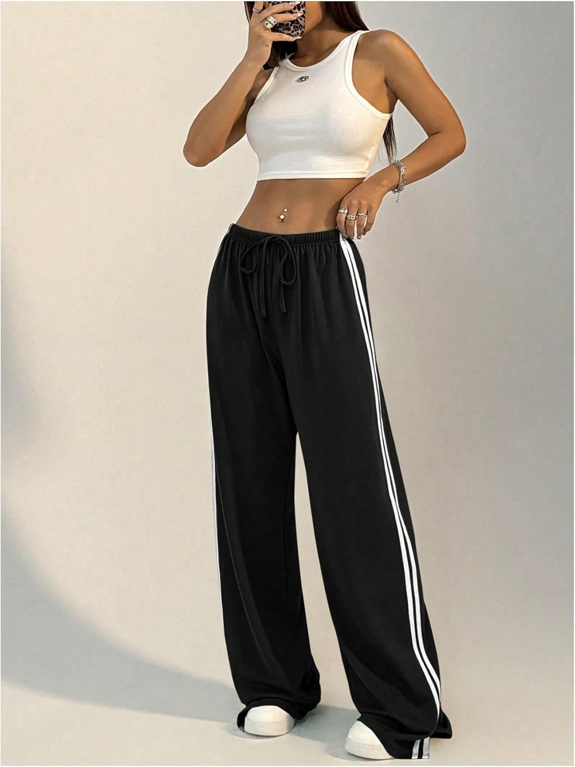 WDIRARA Women's Side Striped Drawstring Waist Sweatpants Athletic Workout Track Pants Streetwear - Image 3