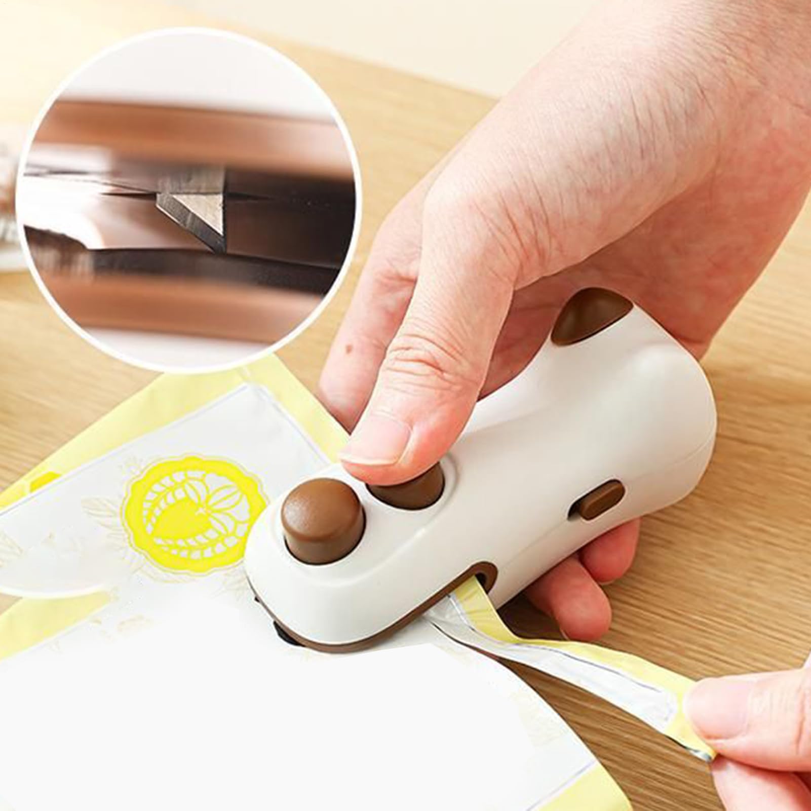 Mini Scellant de sacs avec lame et fermeture magnétique pour aliments rechargeables magnétiques pour collations et animaux de compagnie