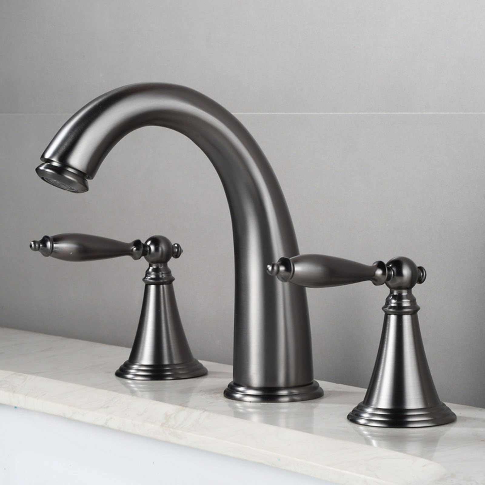 Robinet de lavabo en laiton gris pour rafraîchir votre décoration d'intérieur