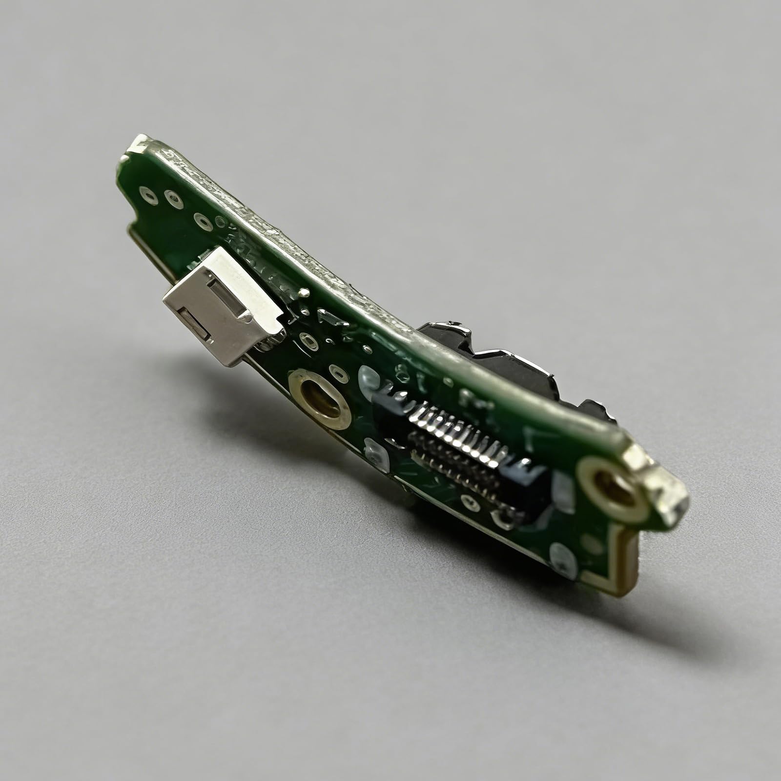 Riparare la scheda porta di ricarica per cuffie QC45 e risolvere il problema in modo rapido e conveniente. scheda PCB porta cuffie