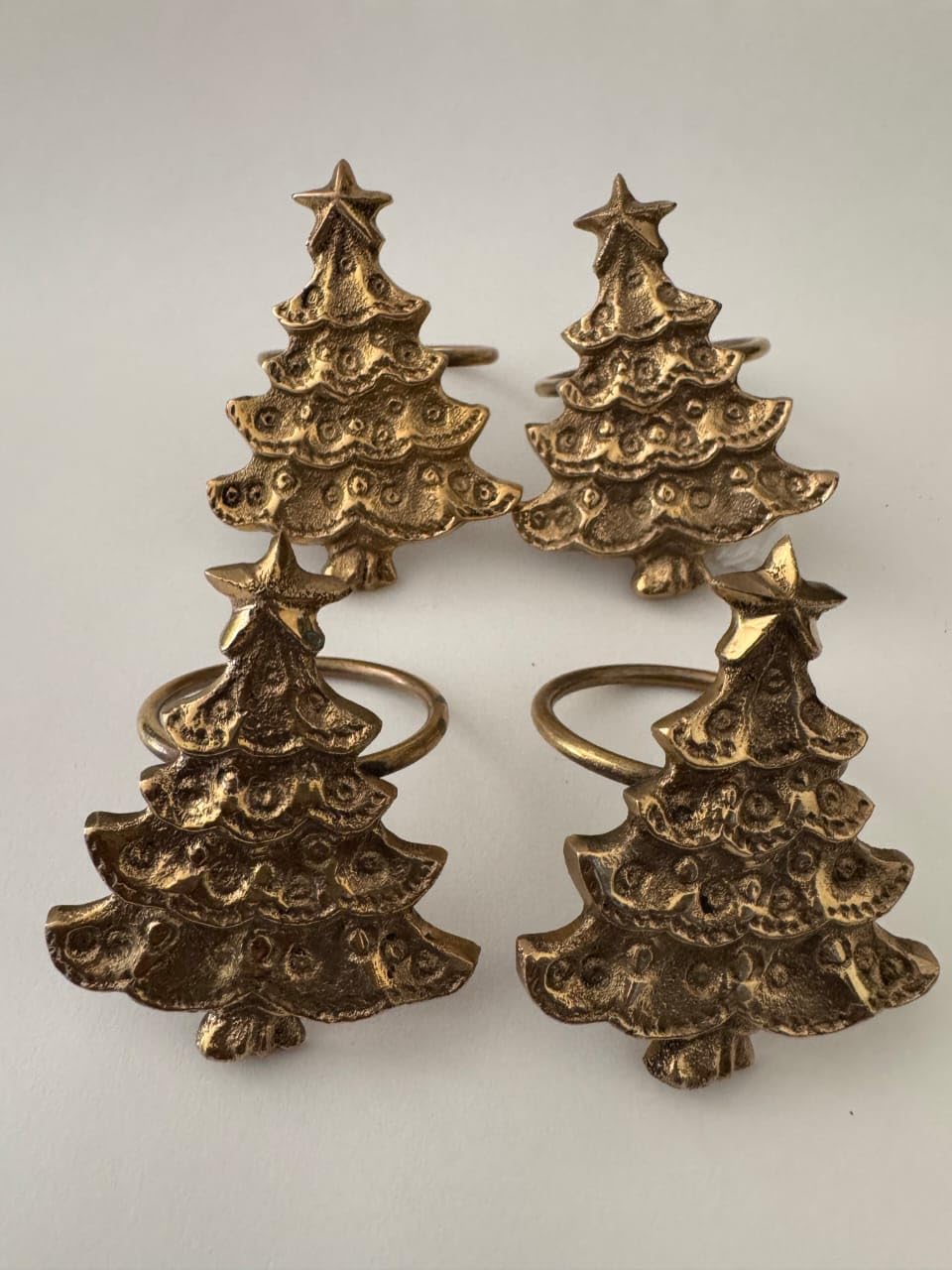 Anelli portatovaglioli a forma di albero di Natale, decorazione per la tavola festiva, realizzati a mano a Bali (set di 4 alberi di Nat