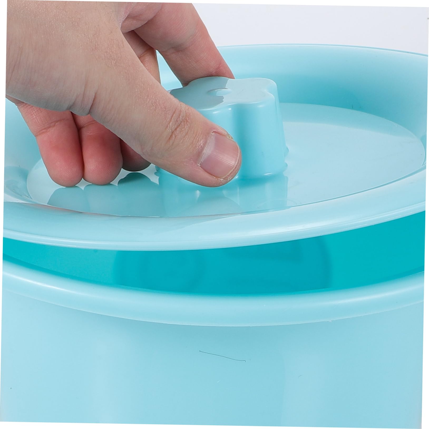 GOOHOCHY Portable Adult Urinal Spittoon for Men Pee Bucket Cover Plastic Chamber Pot for Elders Drop-Resistant