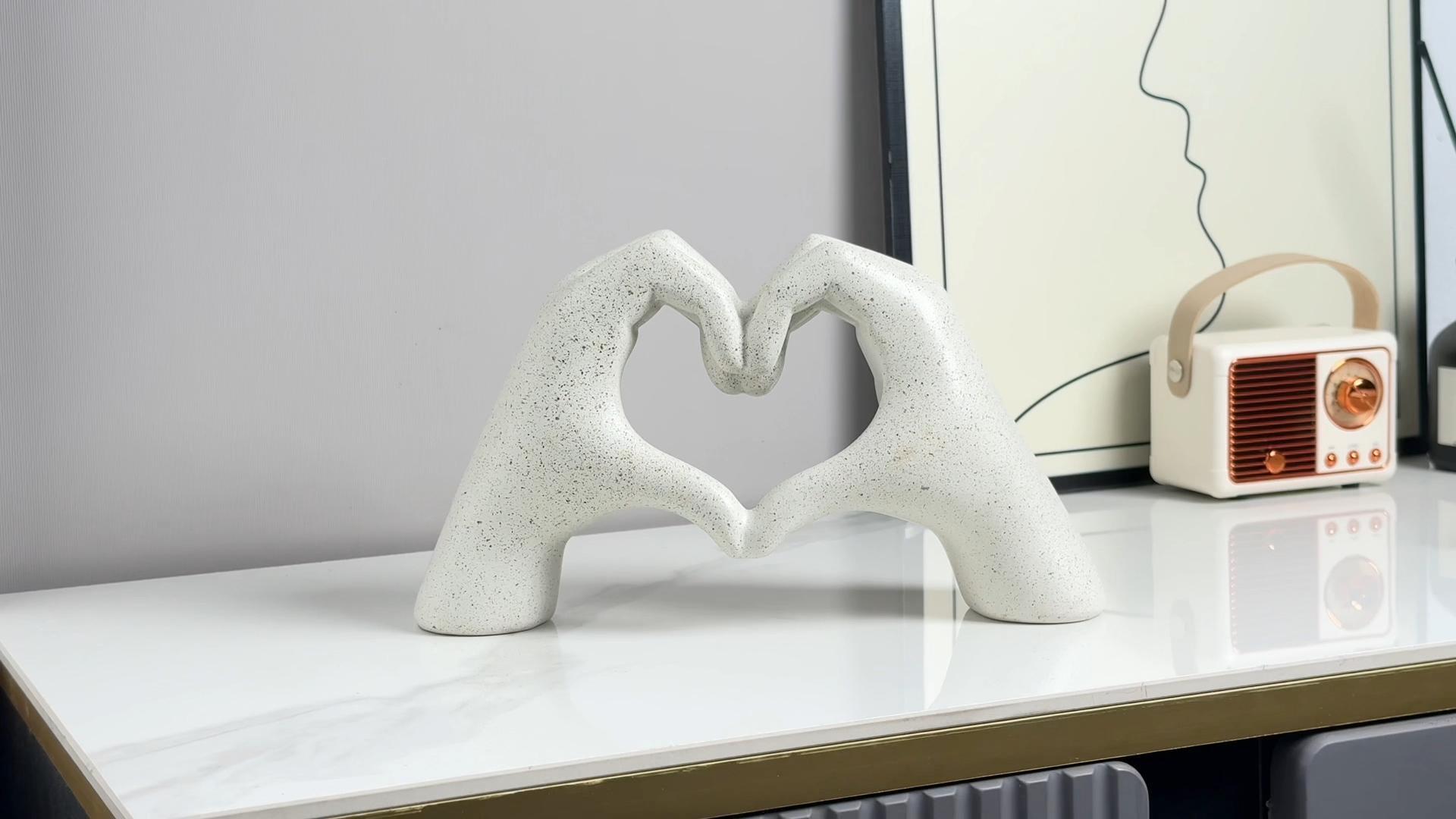 Escultura Moderna Manos Corazón Blanca 9.4 pulgadas miniatura 7