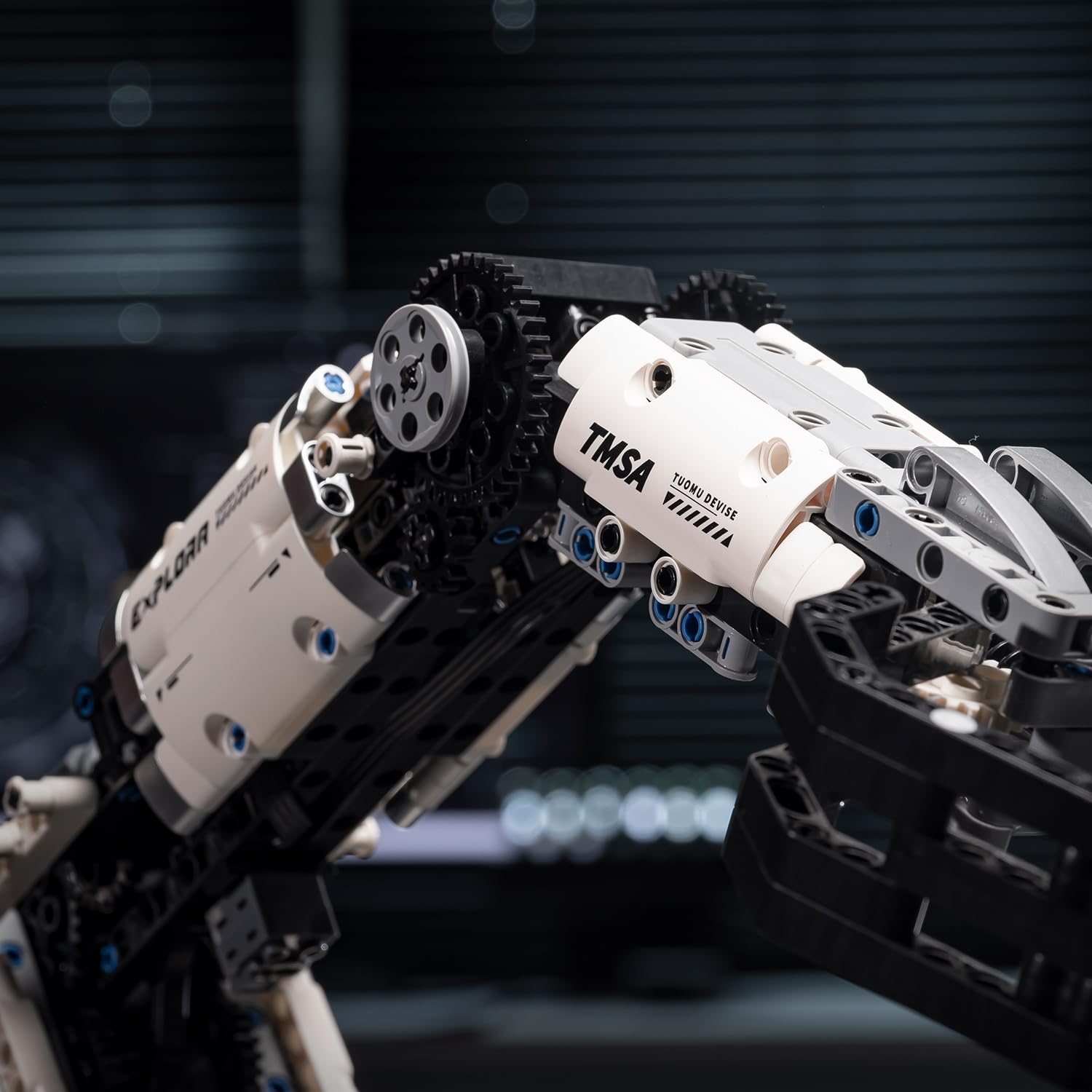 Mechanical Technical Arm Building Blocks Set,Toy Set with Remote Control and 8-Way Control,STEM Educational Toys,Set for Boys and Girls 8-14,Technic Robotic Arm Set for Adult(784Pcs)