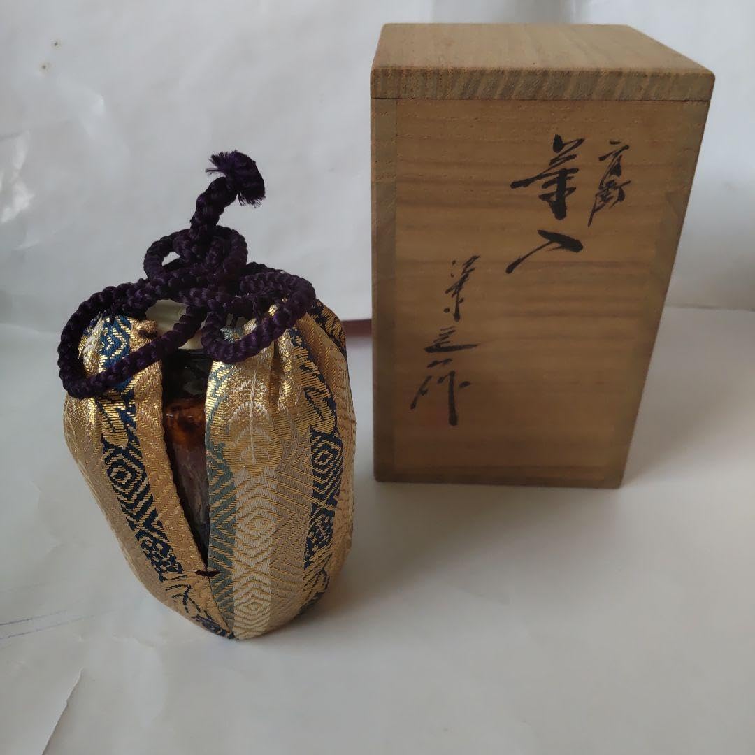 Kumi京都洛東 桶谷定一作 肩衝茶入仕覆嵯峨桐 共箱 茶入 新品 未使用 京都洛東 桶谷定一 作 肩衝茶入 仕覆 嵯峨桐 茶道具 共