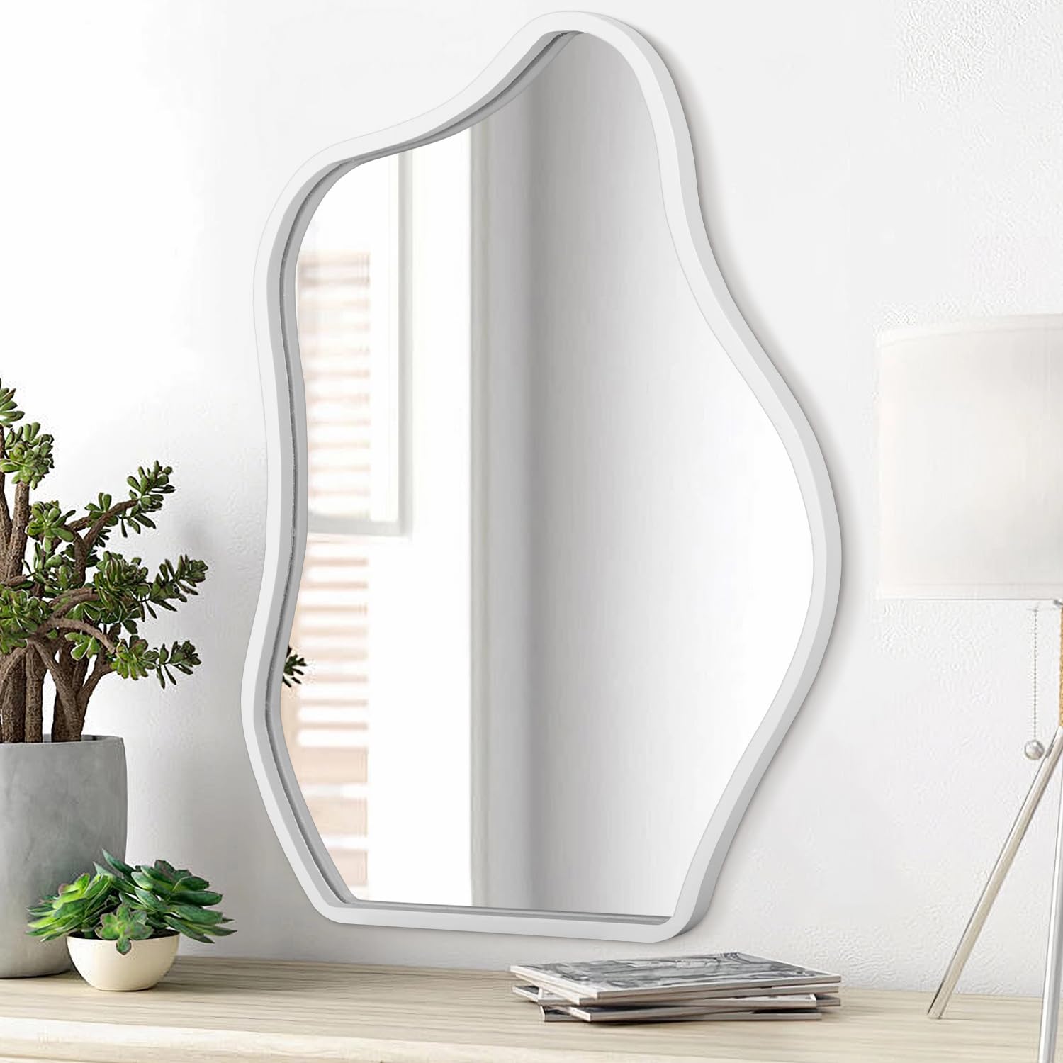 Lzuso Espejos colgantes blancos para pared, asimétricos, irregulares, con marco de madera, espejo moderno y ondulado para dormitorio, sala de estar, baño, tocador, entrada, pasillo, espejo decorativo
