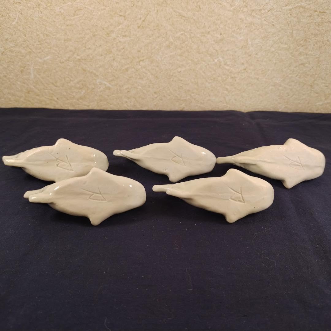 小泉淳作☆白磁シーラカンス箸置き☆送料込み 低 価格 通販