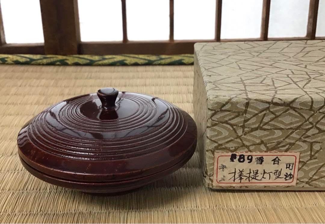 完売必至】茶道具 香合 漆器 棒提灯型 木製 紙箱 S51KG 完売必至】茶道具 香合 漆器 棒提灯型 木製 紙箱 S51KG
