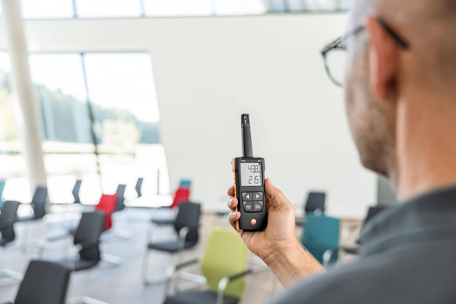 User holding Testo 625 Digital Hygrometer in an indoor setting