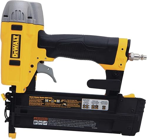 Vista 2 de DEWALT DWFP12231 equipo de pistola neumática para clavos con abertura 18, de 2 pulgadas.