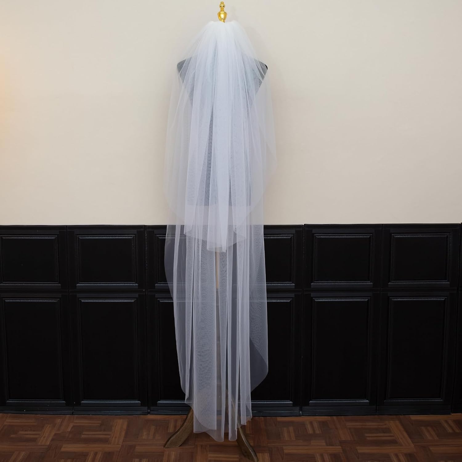 Wedding Veil 2 Tier Cut Edge Soft Tulle Bridal Veil Fingertip Length with Metal Comb