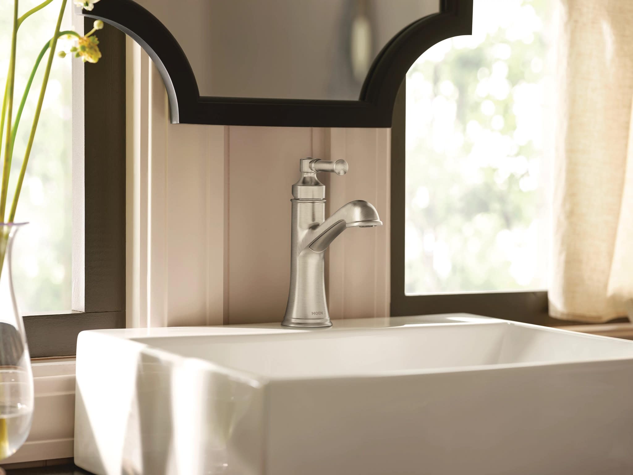 Moen Dartmoro Badarmatur, Zweigriffig, Gebürstetes Nickel – Flexibel Montierbar, Langlebig