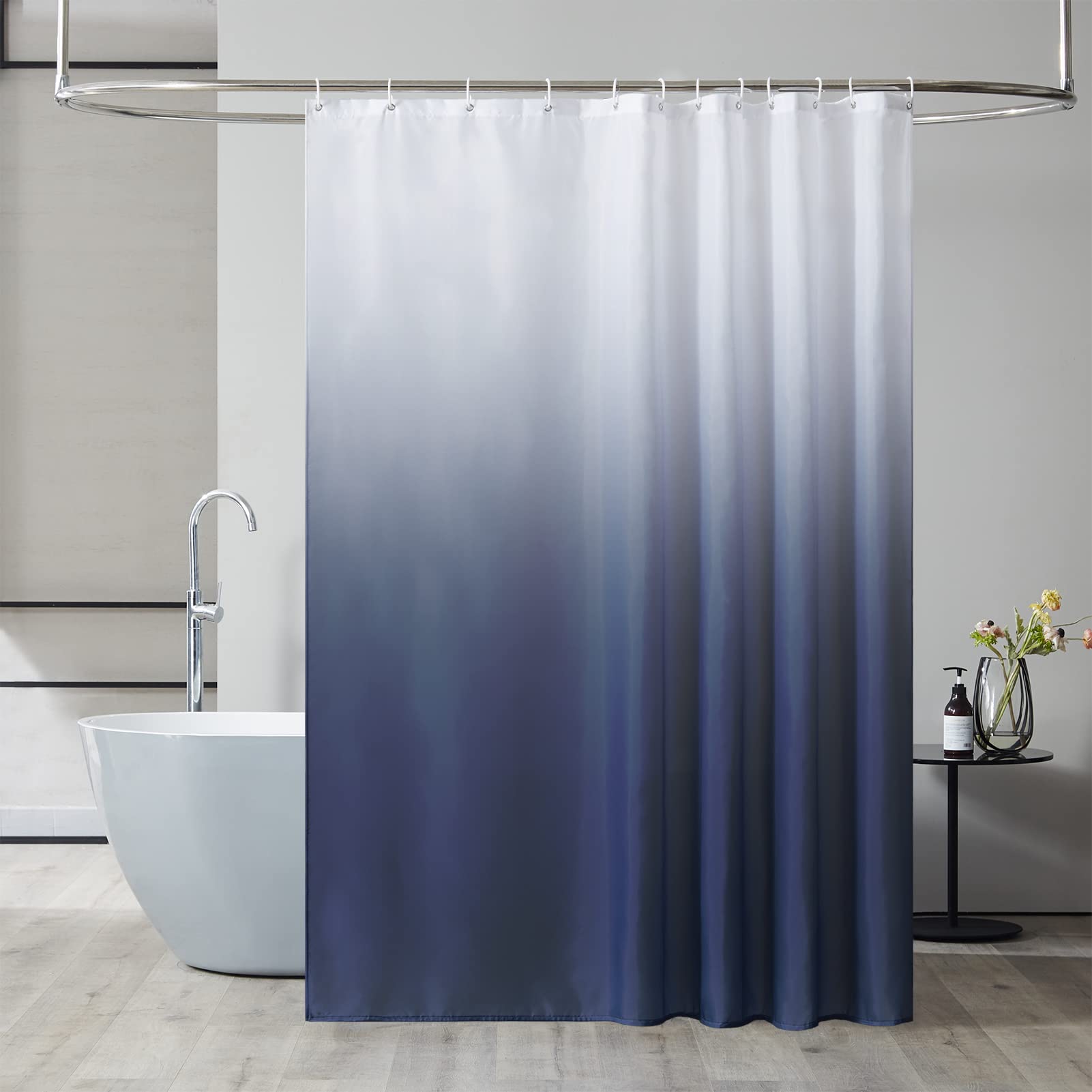 Furlinic Duschvorhang Überlänge Badvorhang Anti-schimmel Textil für Badewanne und Dusche Vorhang aus Stoff Antibakteriell Waschbar mit 12 Duschringen Weiß nach Dunkelblau Extra Groß 200x200cm.