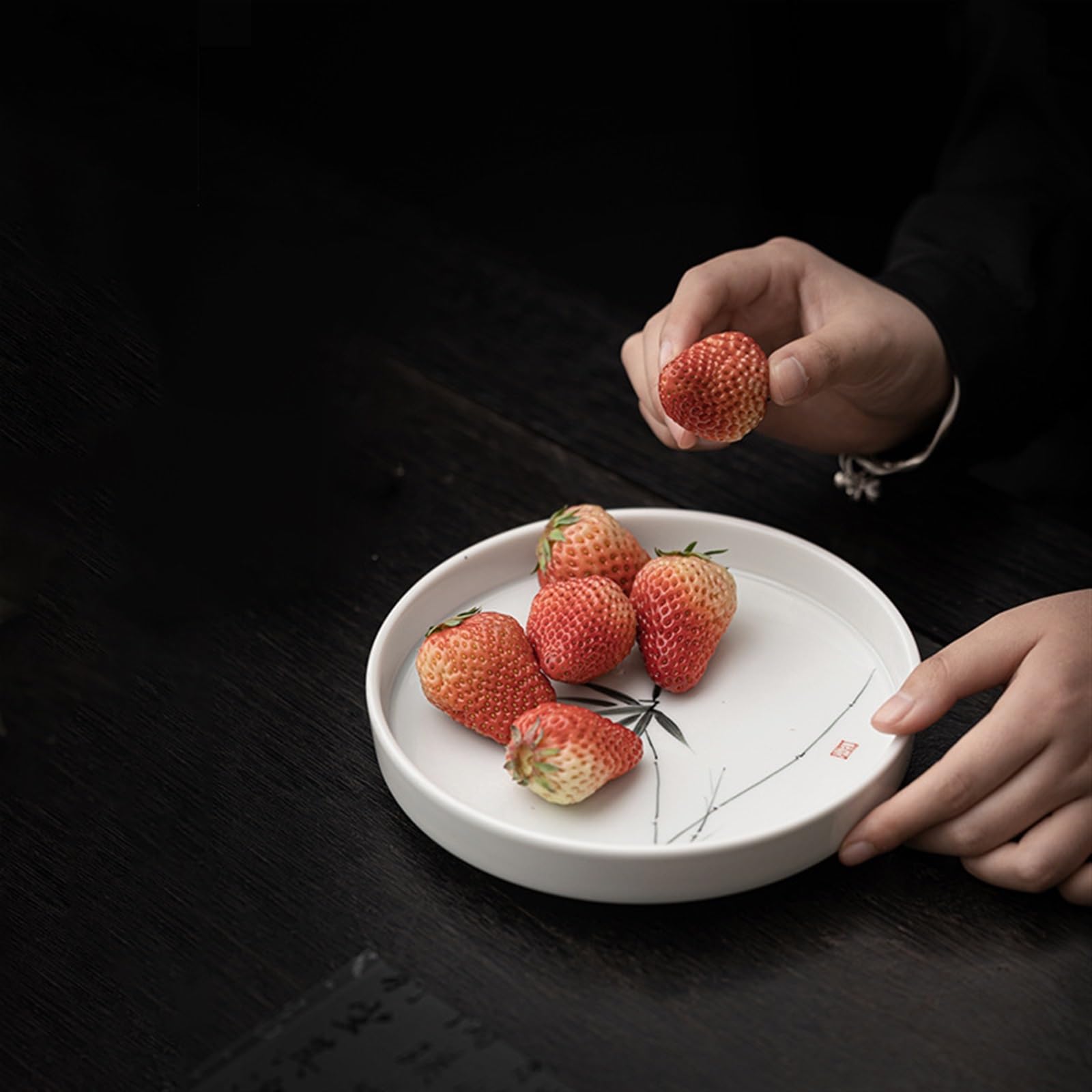 Taca na herbatę ręcznie malowana biała porcelana suchy liść do zaparzania łożyska garnków ceramiczna taca do herbaty dom salon mała okrągła płyta do herbaty stół do herbaty zestaw do herbaty Gongfu