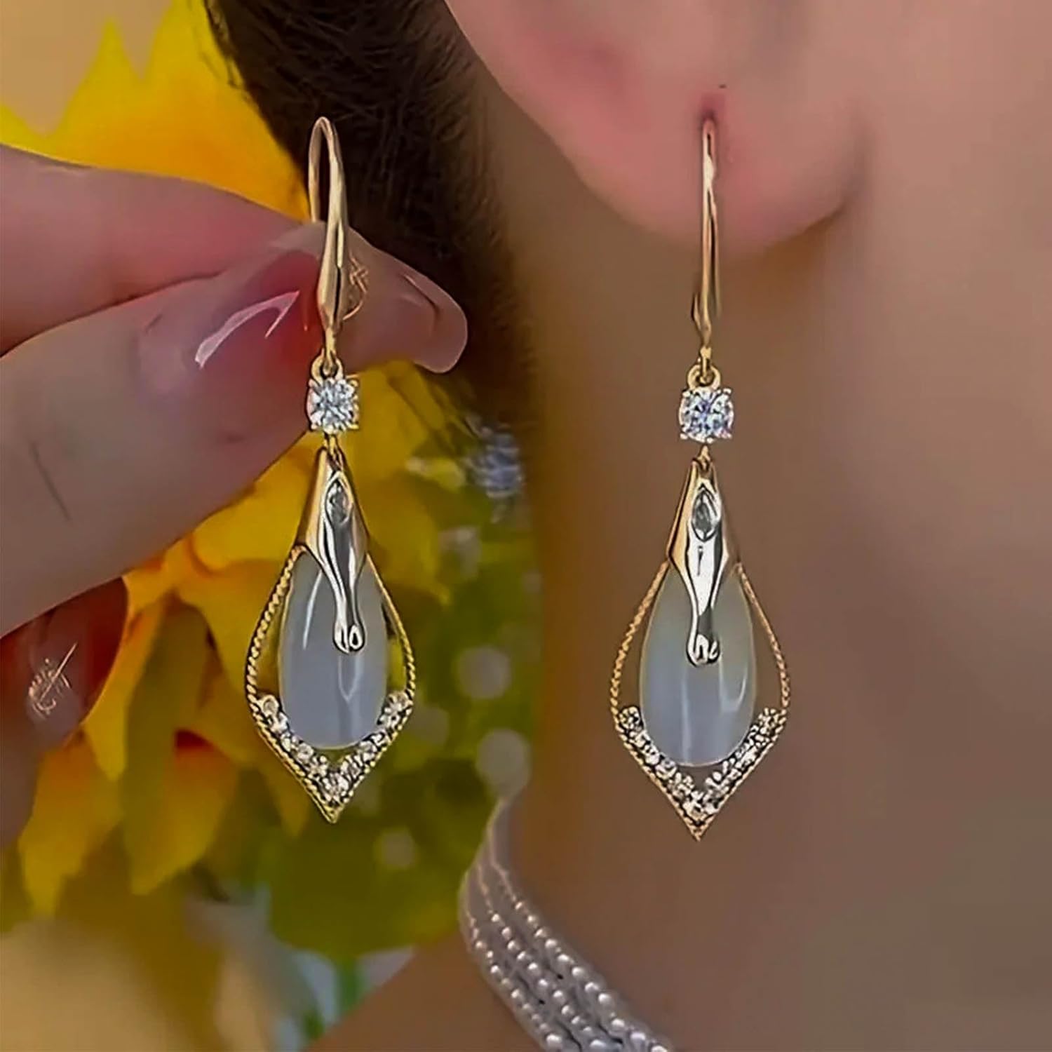 Vintage Teardrop Moonstone Earrings Gold Oval Gemstone Drop Earring Crystal Dangle Earring Retro Rhinestone Earrings Jewelry for Women - Image 2