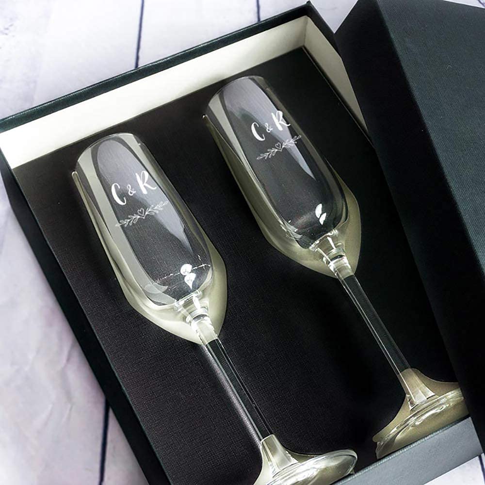 Cadeau personnalisé pour les couples : verres à champagne gravés avec initiales à offrir à un couple pour son mariage, son anniversaire...