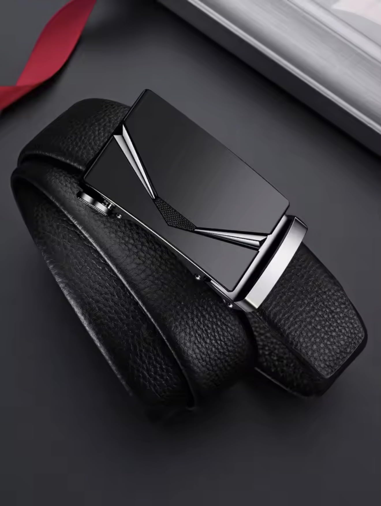 TJH Cinturón de cuero con trinquete para hombre con hebilla automática, ajustable (cintura de 28 a 44 pulgadas), cinturón sin agujeros