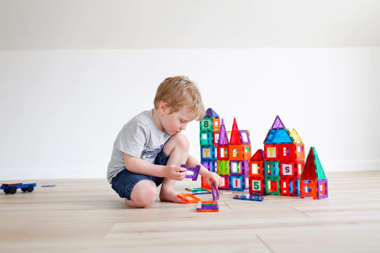 Playmags Conjunto 48 Piezas - con imanes más Fuertes, Tallo Juguetes para los niños, fichas magnéticas y Bloques de construcción, Resistente, Durable con el Super Vivid Borrar Color de los Azulejos