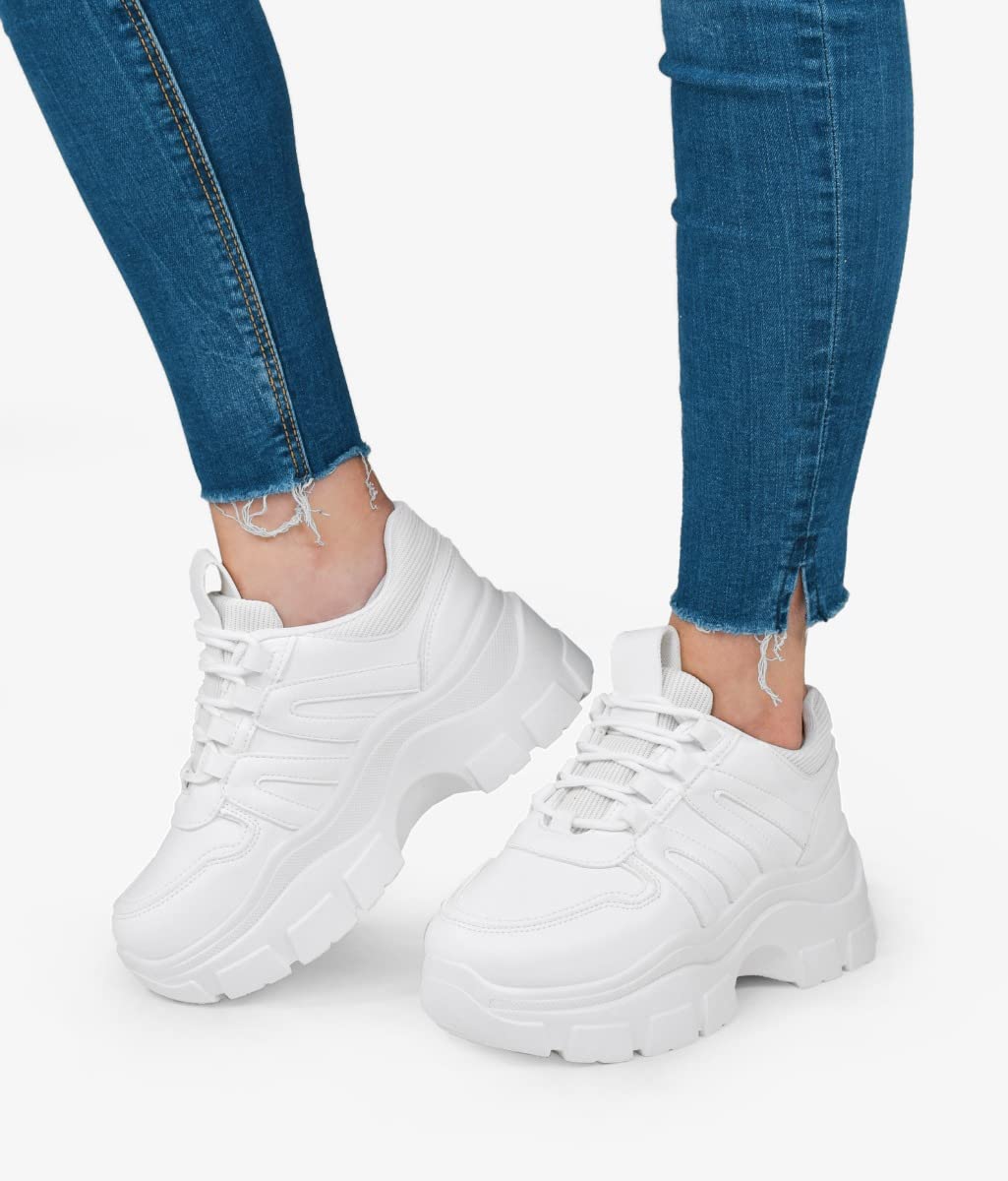 BOSANOVA Zapatillas con Total Look Blanco, Detalle de Trekking en los Cordones y Ligera Suela de Plataforma de 6,5 cm. Cierre con Cordones. Calzado para Mujer