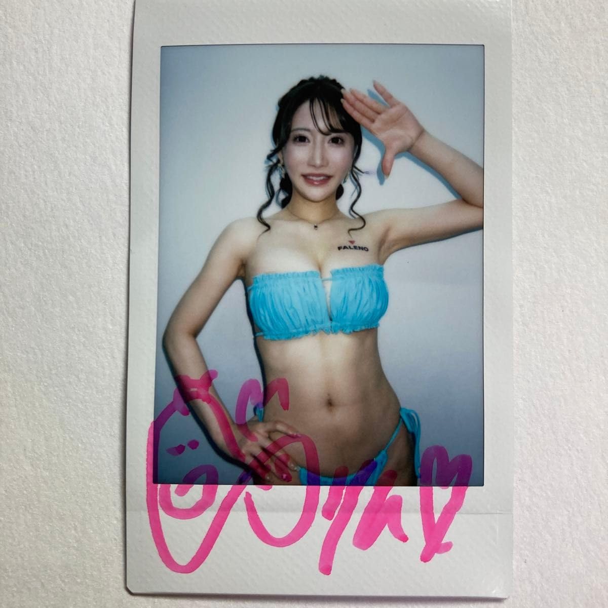 凛音とうか 直筆サイン入りチェキ 02 716UerYDf1L._UF350,350_QL50_.jpg