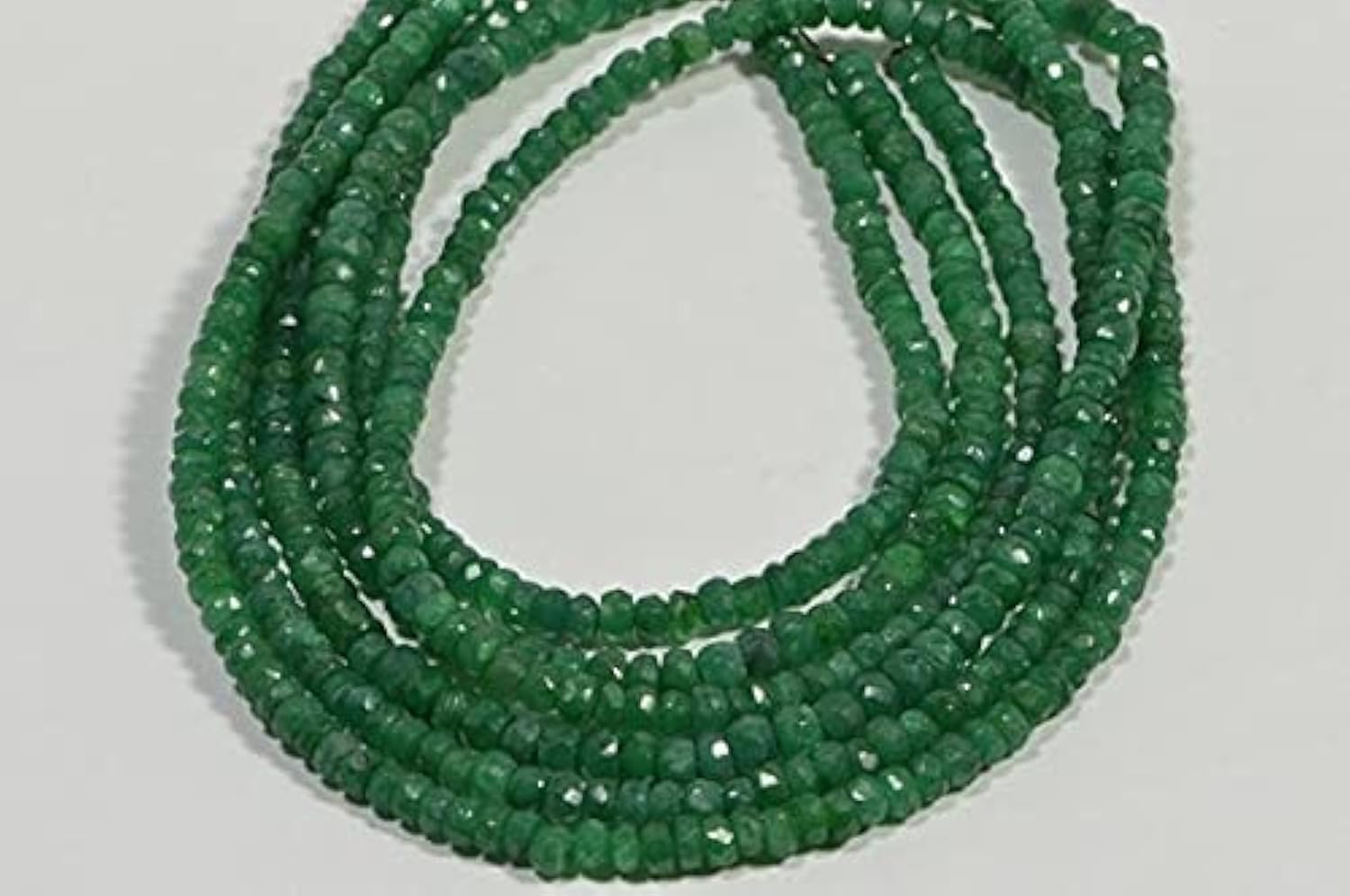 Émeraude perles rondelles facettées 4x2.5mm pour créer un bijou d'anniversaire personnalisé