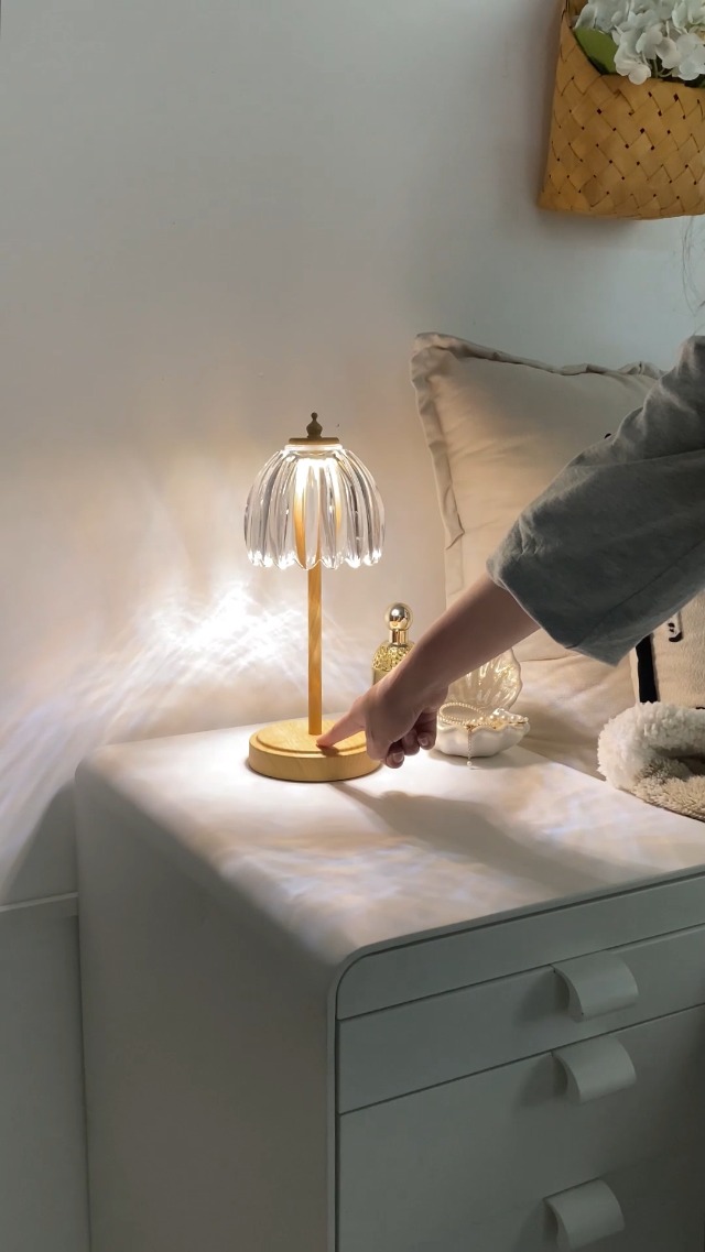 Image of Shenmoyl Tulip Table Lamp with 5200mAh Battery & Touch Control, Small Cordless Table Lamp with 3 Colors, Rechargeable Battery Operated Table Lamps for Bedroom, Desk, Bedside (Transparent-Beech Color)