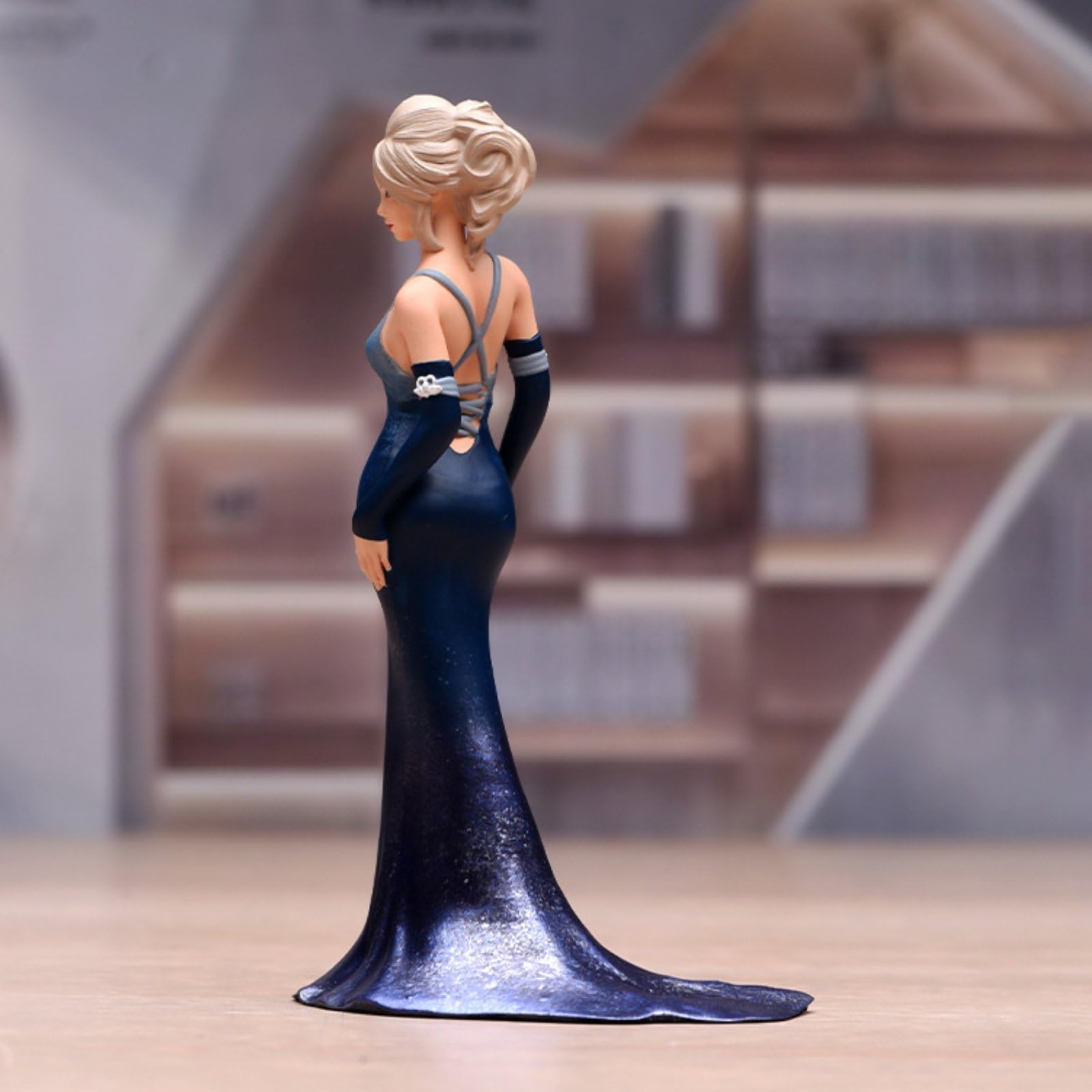Frauenfigur im Abendkleid detailreich Miniatur-Dame im Langen Kleid Diorama-Detail handbemalte Harzfigur für Modellbau, 1/18 Fein Bemalt Mit Gesichtszügen