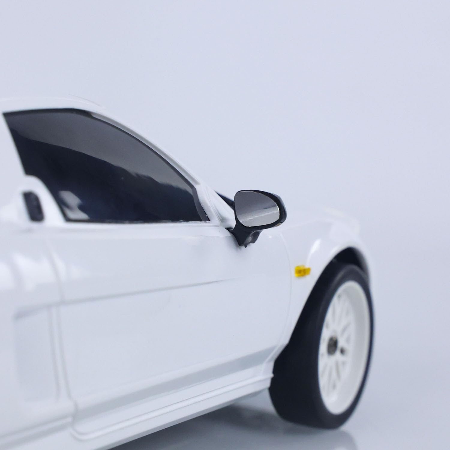LDRC 1:18 2.4G Coche de deriva a control remoto LDA02 RTR 4 * 2 RWD Vehículos de carreras con luz abatible Motor de batería USB Carga Juguetes