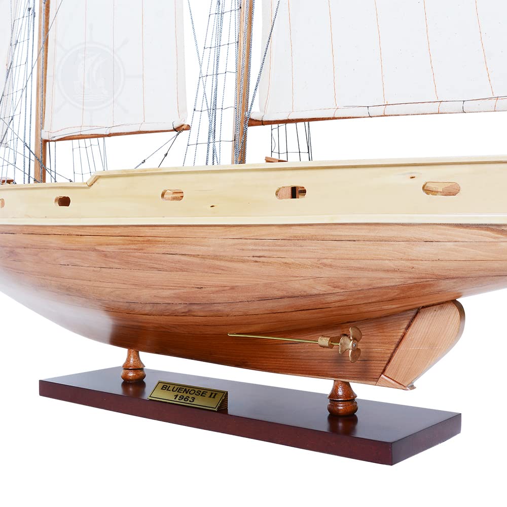 Old Modern Handicrafts Modello di barca Bluenose II - Modello di barca completamente assemblato per casa e ufficio - 29,5" x 5" x 24" pollici