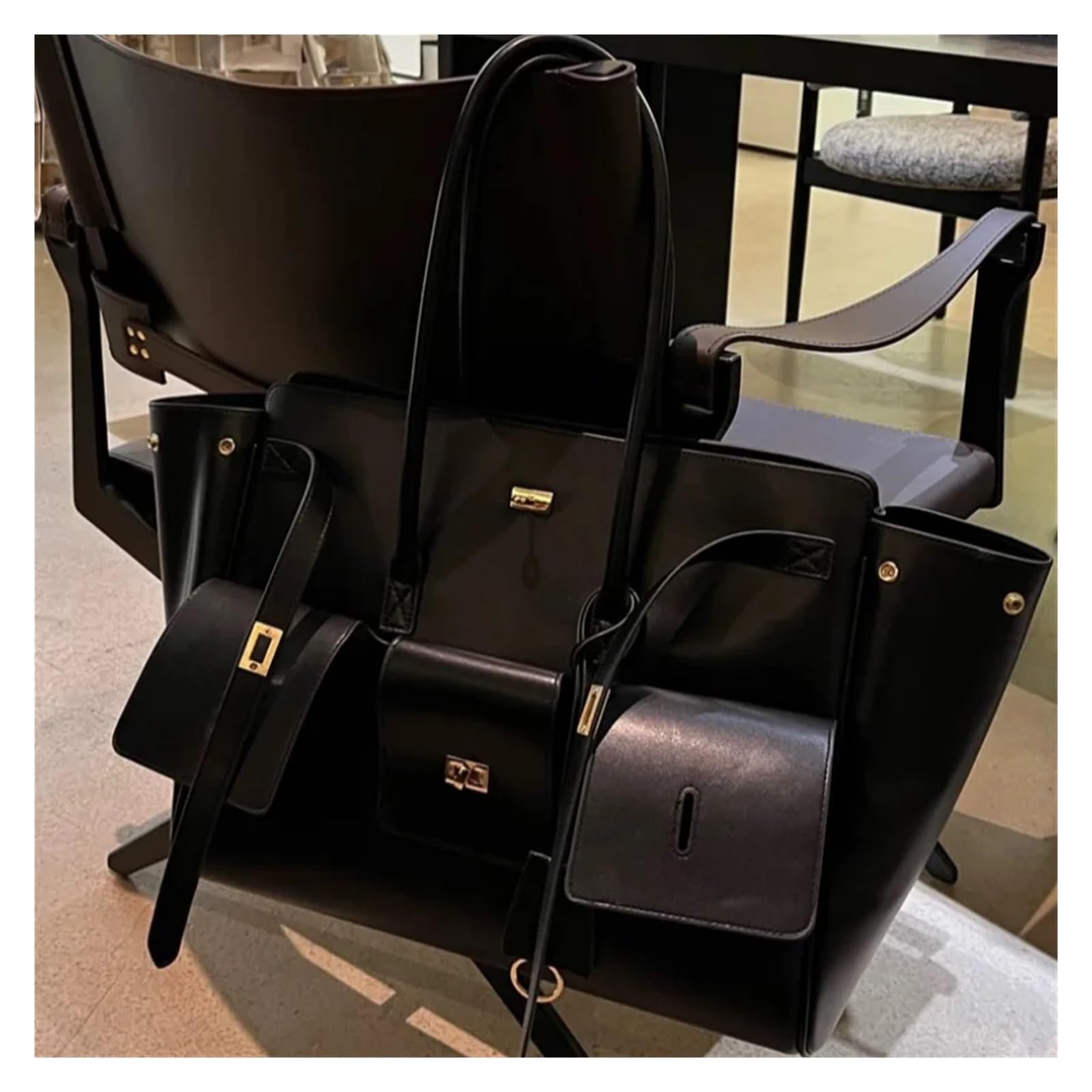 Borse da Donna Borsa a tracolla grande capacità in pelle scamosciata nera con chiusura in argento e oro, alla moda