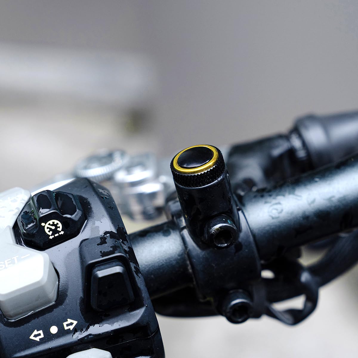 Tappi Fori Specchietti Moto M10x1.25 - In Alluminio CNC, Colore Grigio | Compatibili Con Yamaha MT, Kawasaki Z, Honda CB